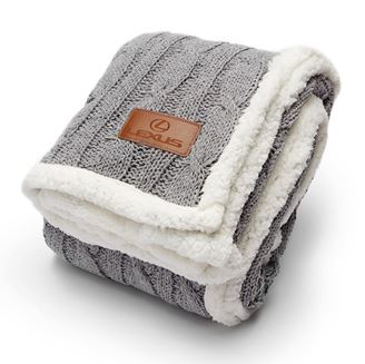 Picture of CABLE KNIT CHENILLE THROW